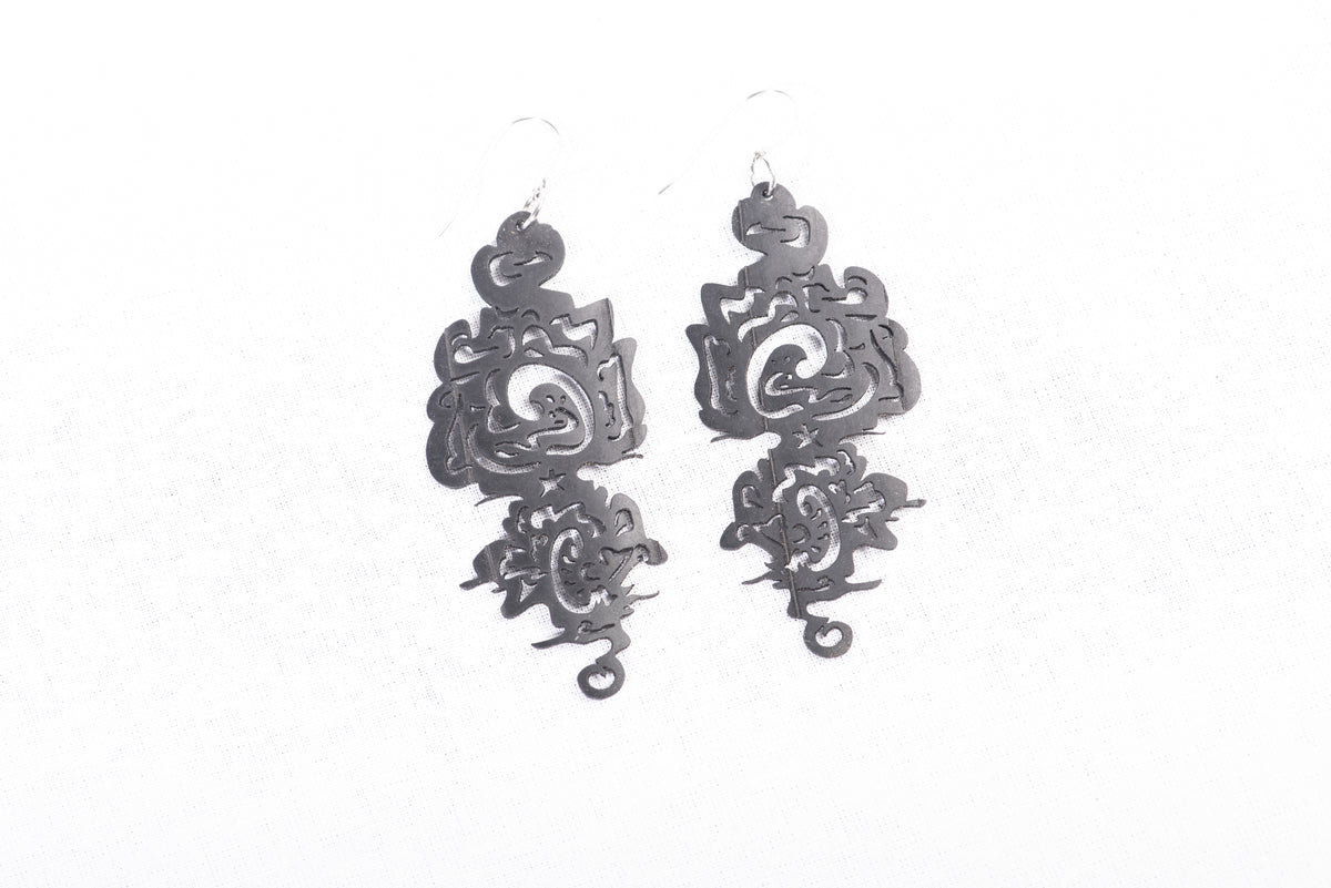 very long, asymmetric rubber Scribble earrings