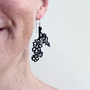 Open image in slideshow, oregon grape rubber earring
