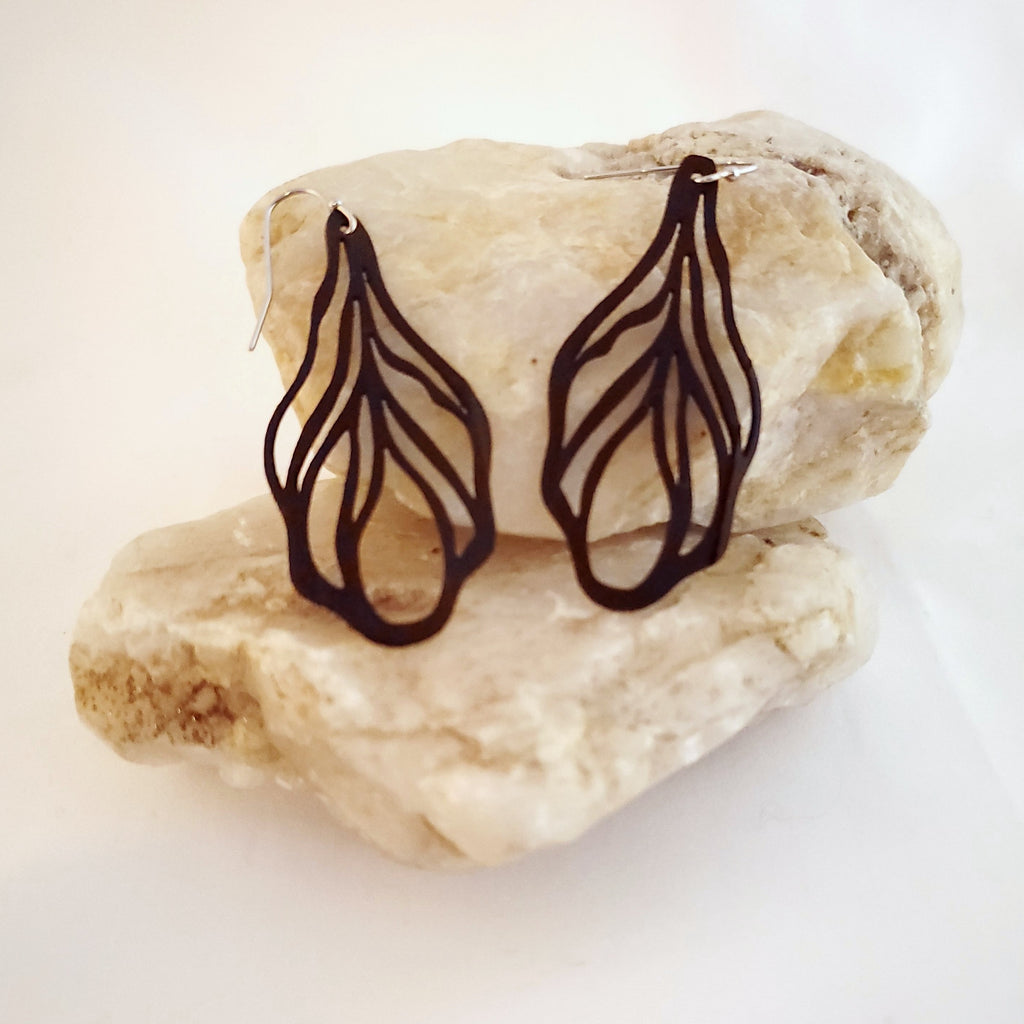 Georgia leaf short rubber adventure jewelry. Made from upcycled bike inner tubes.