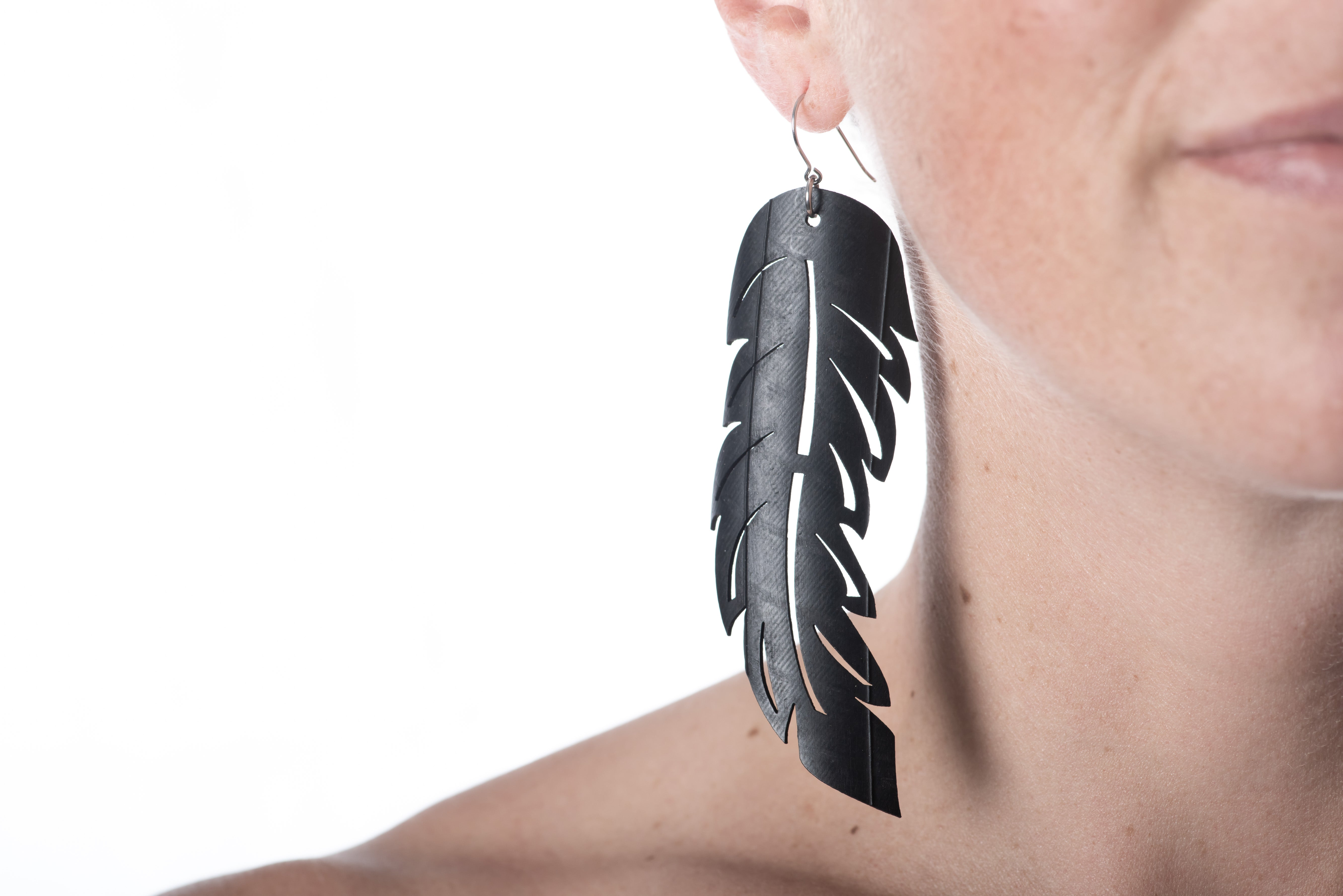 basic feather earring