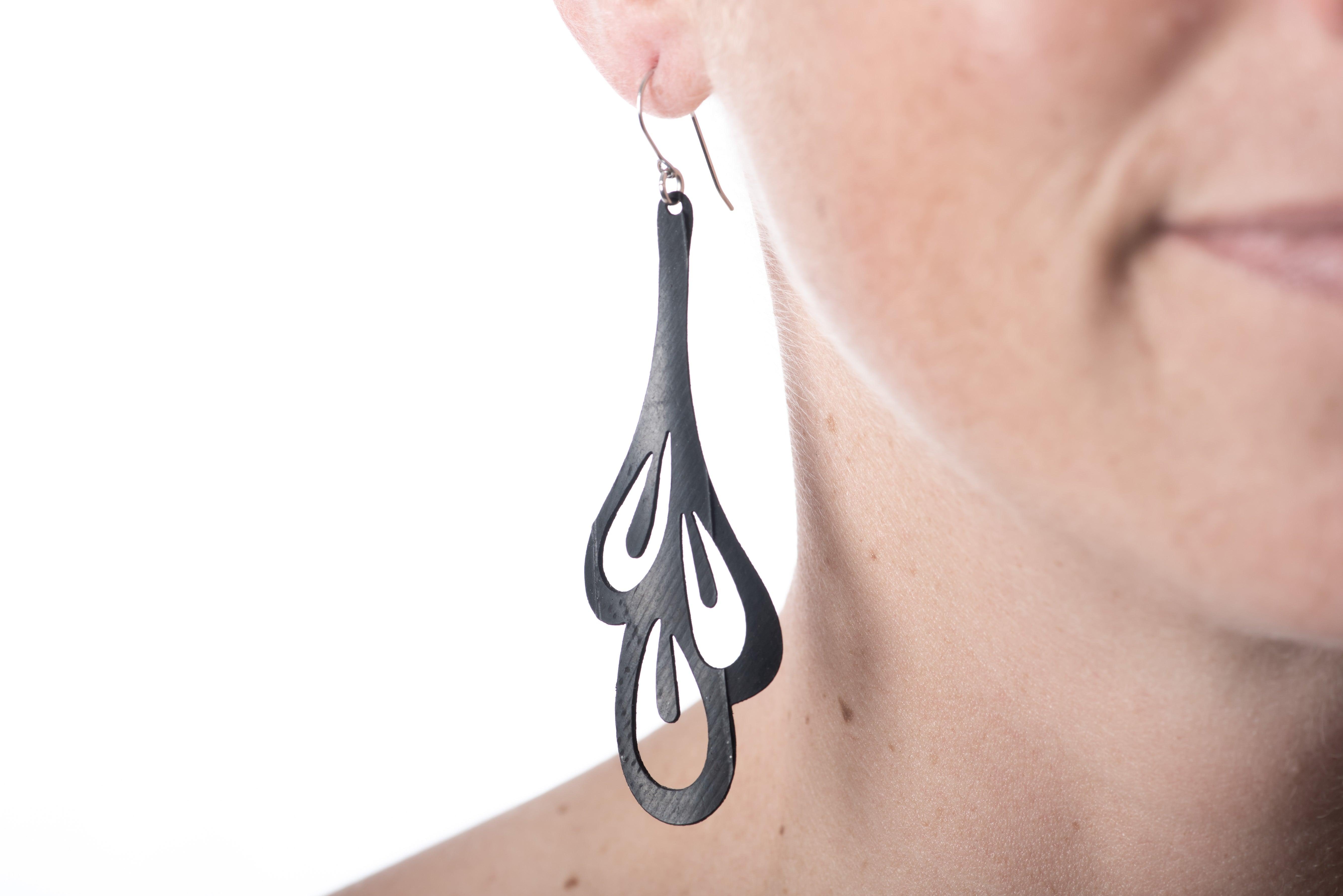 three ascending droplets rubber earring