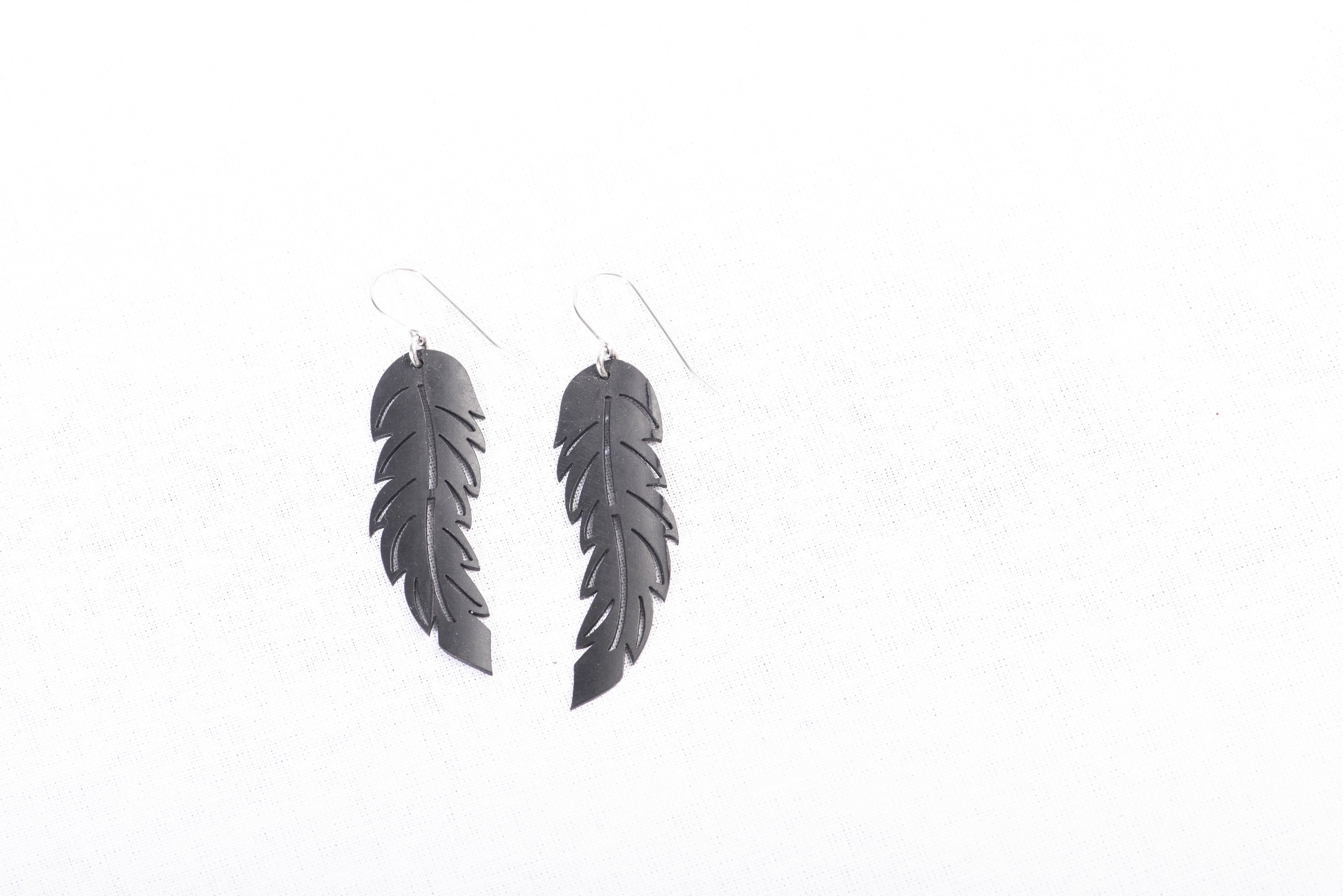 basic feather earring